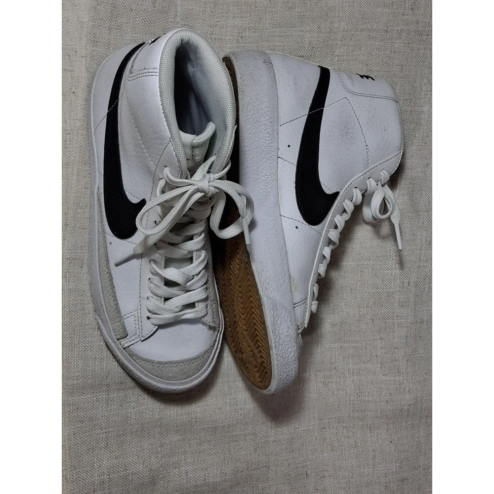 Nike Blazer Mid 77 White Black High Top Sneakers DA4086-100 Kids Size 3.5Y